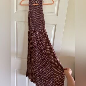 Fitting too, flowy once it hits the waist line